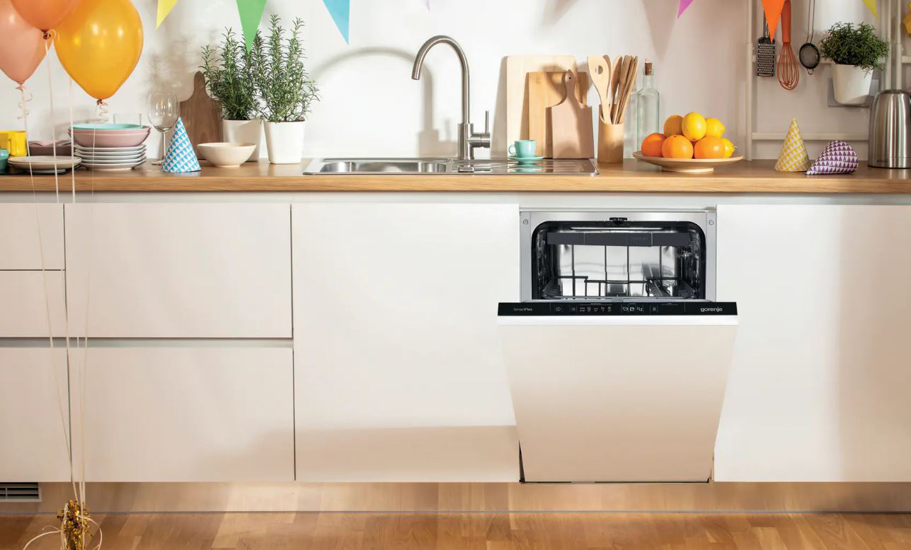 Как включить посудомоечную машину